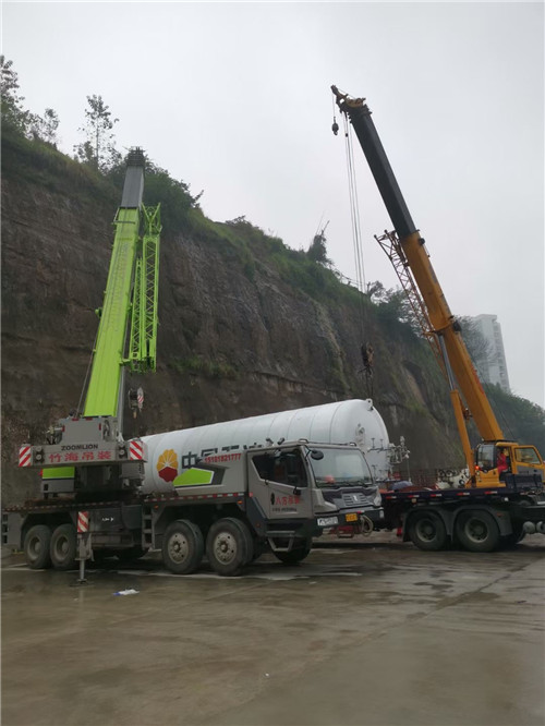 郧西县“不怕风雨冻”—— 吊车的 “恶劣环境适应” 技术
