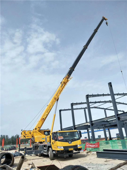 郧西县超高层建筑钢结构吊装案例